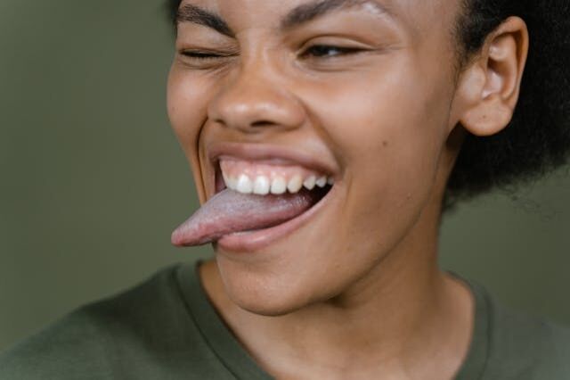 Lengua saburral que es, causas, sintomas y cómo eliminarla