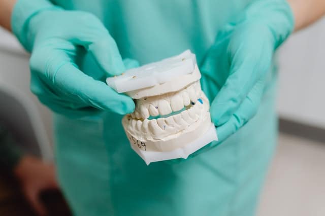 conoce todo sobre la resina dental